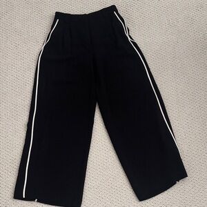 Express wide leg trouser. Size 4. Black Wide Leg Pants with side piping accent